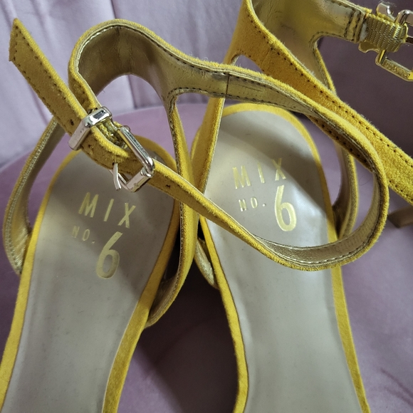 Yellow sandals - Picture 2 of 5